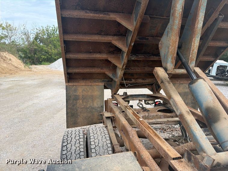image for item EX0056 2006 Chevrolet Silverado 3500 Crew Cab flatbed pickup truck