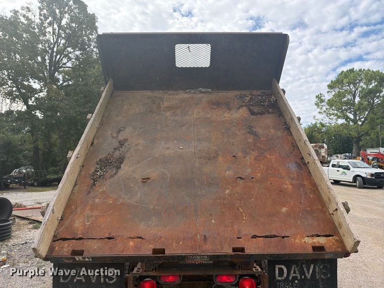image for item EX0056 2006 Chevrolet Silverado 3500 Crew Cab flatbed pickup truck