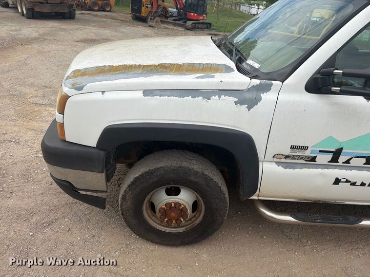 image for item EX0056 2006 Chevrolet Silverado 3500 Crew Cab flatbed pickup truck