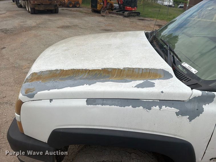 image for item EX0056 2006 Chevrolet Silverado 3500 Crew Cab flatbed pickup truck