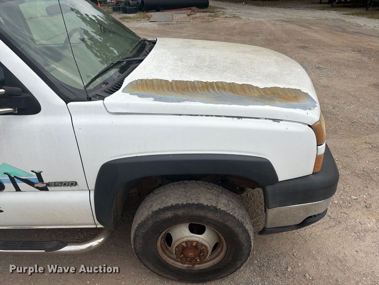 image for item EX0056 2006 Chevrolet Silverado 3500 Crew Cab flatbed pickup truck