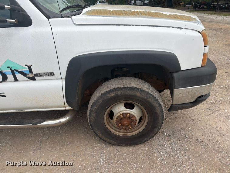 image for item EX0056 2006 Chevrolet Silverado 3500 Crew Cab flatbed pickup truck
