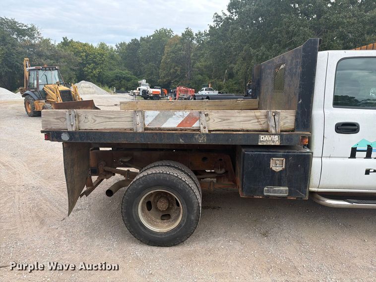 image for item EX0056 2006 Chevrolet Silverado 3500 Crew Cab flatbed pickup truck