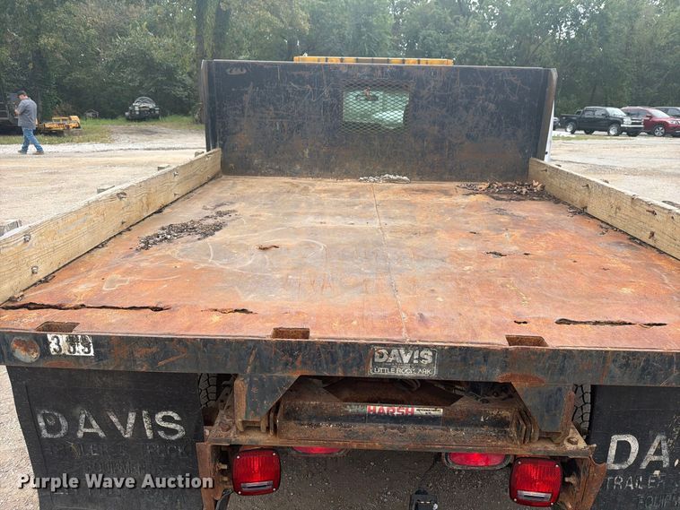 image for item EX0056 2006 Chevrolet Silverado 3500 Crew Cab flatbed pickup truck