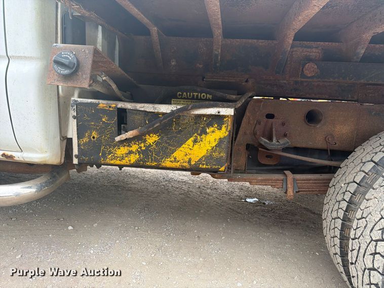 image for item EX0056 2006 Chevrolet Silverado 3500 Crew Cab flatbed pickup truck