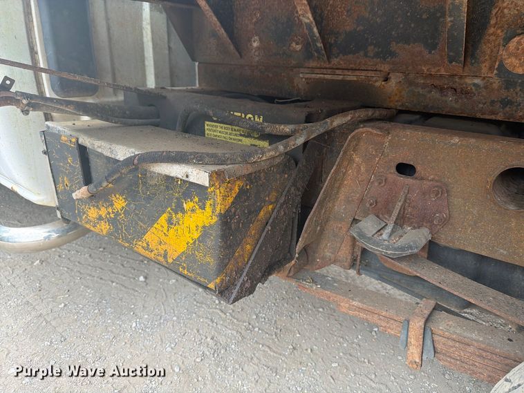 image for item EX0056 2006 Chevrolet Silverado 3500 Crew Cab flatbed pickup truck