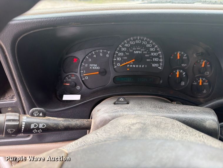 image for item EX0056 2006 Chevrolet Silverado 3500 Crew Cab flatbed pickup truck