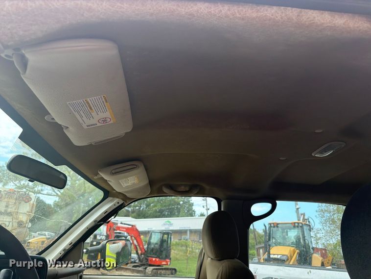 image for item EX0056 2006 Chevrolet Silverado 3500 Crew Cab flatbed pickup truck