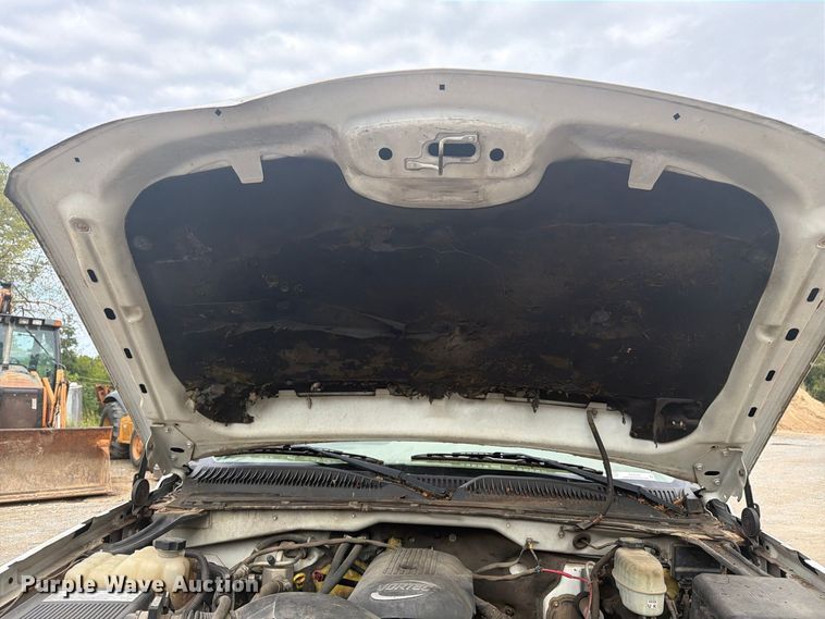 image for item EX0056 2006 Chevrolet Silverado 3500 Crew Cab flatbed pickup truck