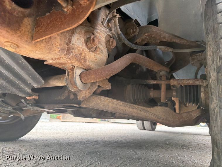 image for item EX0056 2006 Chevrolet Silverado 3500 Crew Cab flatbed pickup truck