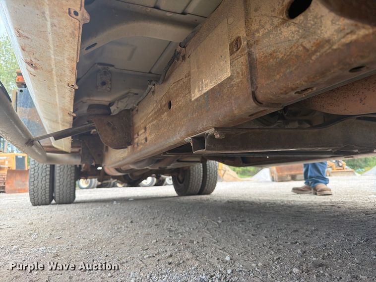 image for item EX0056 2006 Chevrolet Silverado 3500 Crew Cab flatbed pickup truck