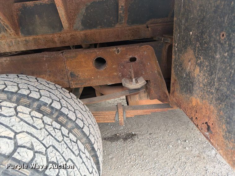 image for item EX0056 2006 Chevrolet Silverado 3500 Crew Cab flatbed pickup truck