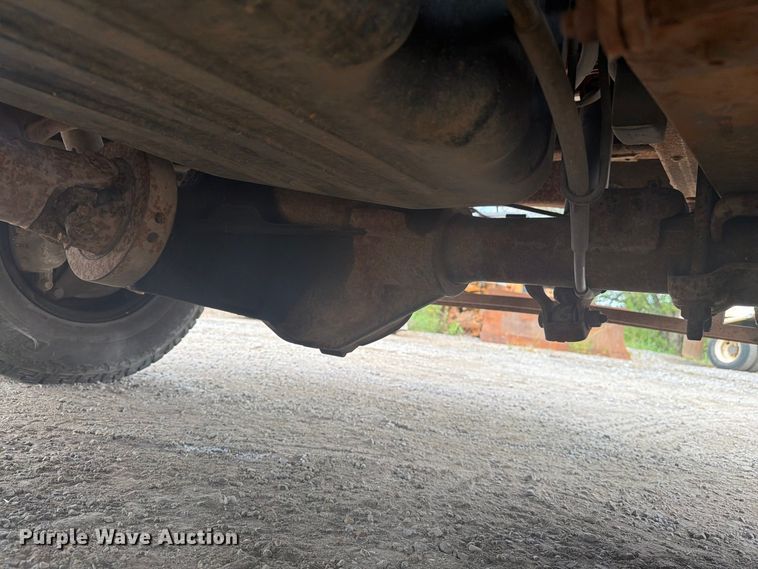 image for item EX0056 2006 Chevrolet Silverado 3500 Crew Cab flatbed pickup truck
