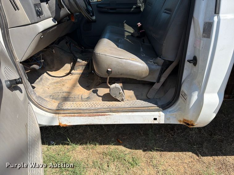 image for item EX0061 1999 Ford F350 flatbed pickup truck