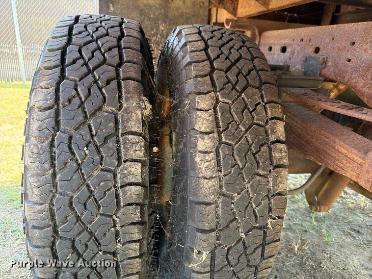 image for item EX0061 1999 Ford F350 flatbed pickup truck