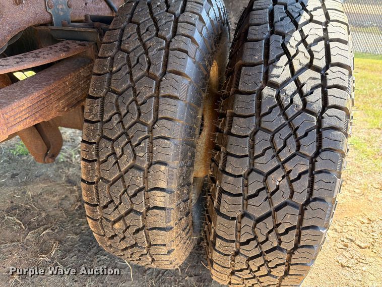 image for item EX0061 1999 Ford F350 flatbed pickup truck