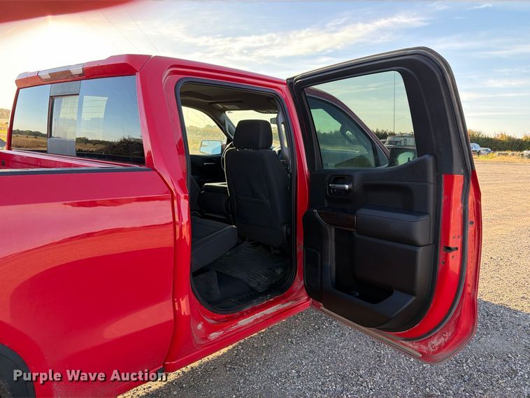image for item EX1041 2021 GMC Sierra 1500 Crew Cab pickup truck
