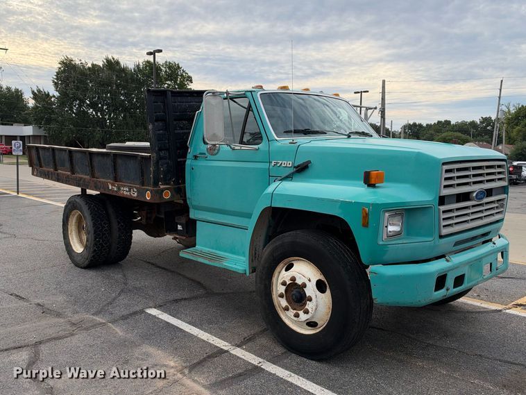 image for item EX2285 1994 Ford F700 dump flatbed truck