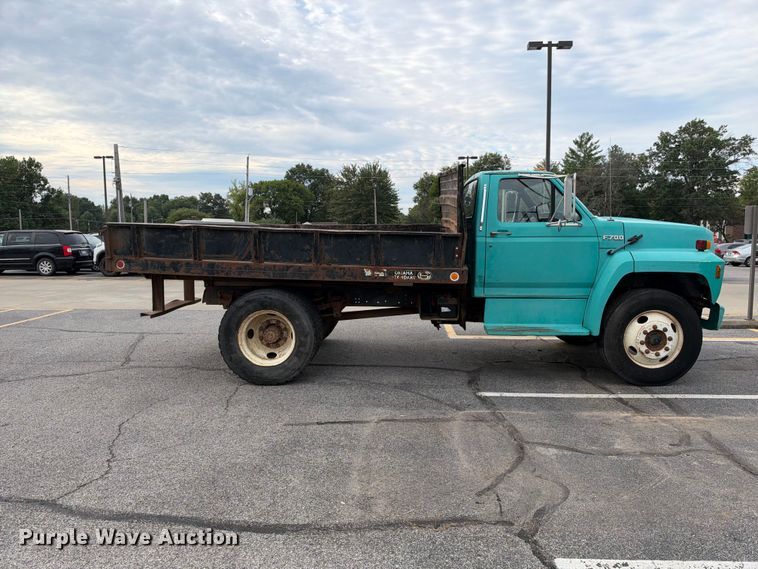 image for item EX2285 1994 Ford F700 dump flatbed truck