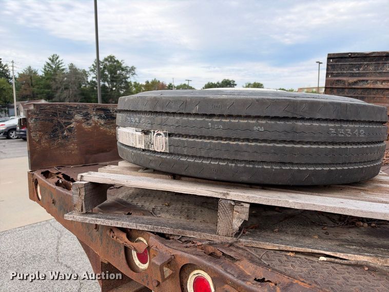 image for item EX2285 1994 Ford F700 dump flatbed truck