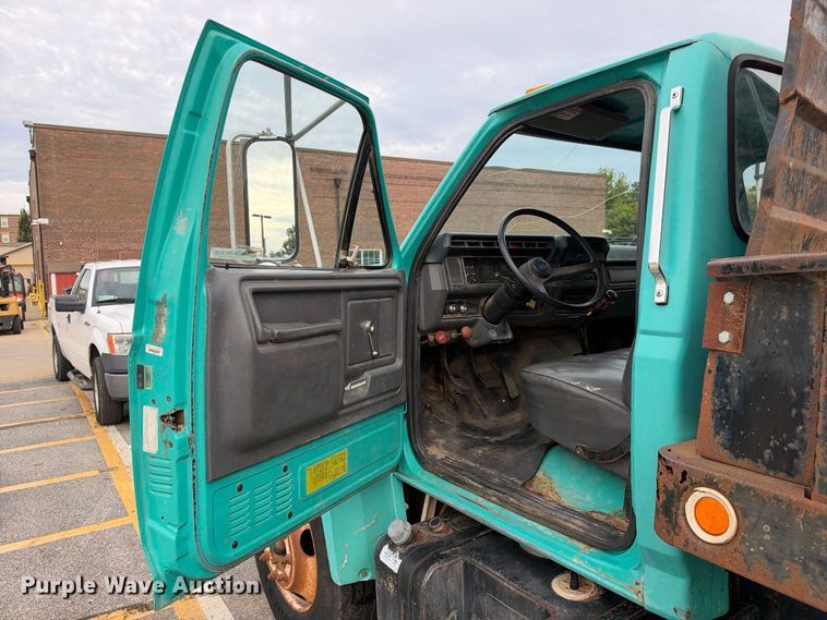 image for item EX2285 1994 Ford F700 dump flatbed truck