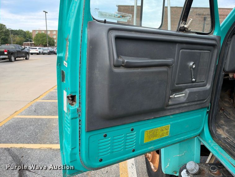 image for item EX2285 1994 Ford F700 dump flatbed truck