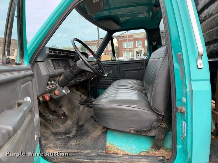 image for item EX2285 1994 Ford F700 dump flatbed truck