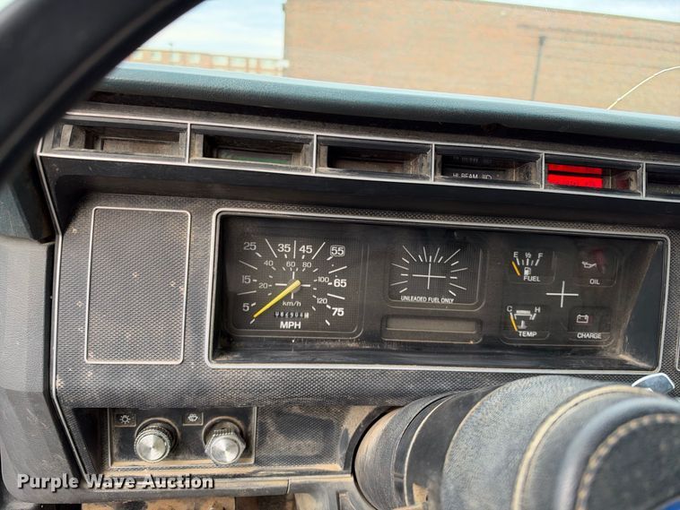 image for item EX2285 1994 Ford F700 dump flatbed truck
