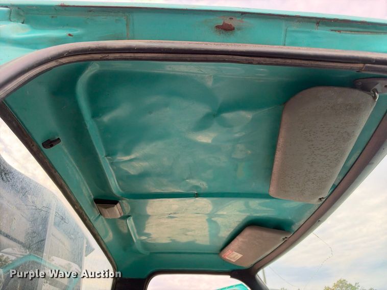 image for item EX2285 1994 Ford F700 dump flatbed truck