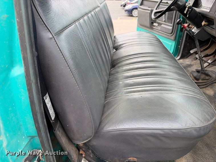 image for item EX2285 1994 Ford F700 dump flatbed truck
