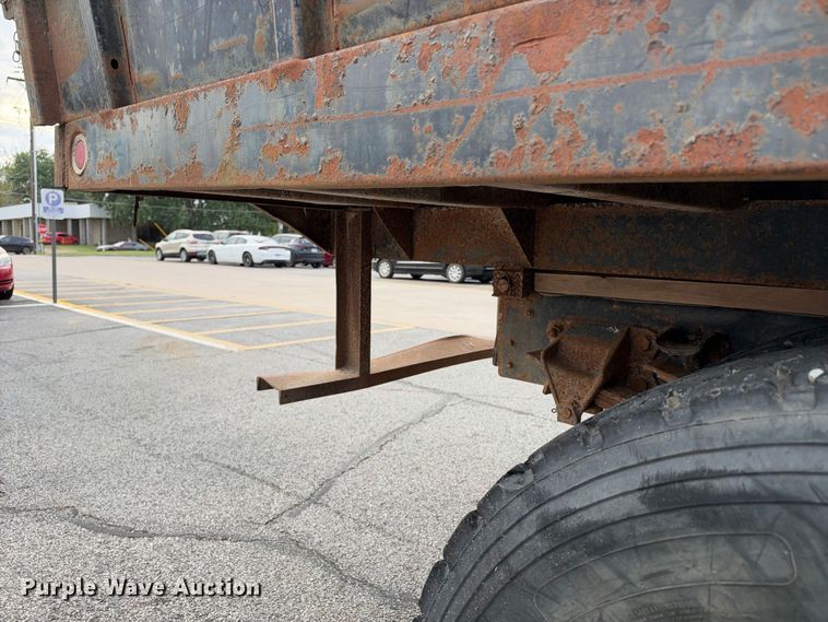 image for item EX2285 1994 Ford F700 dump flatbed truck