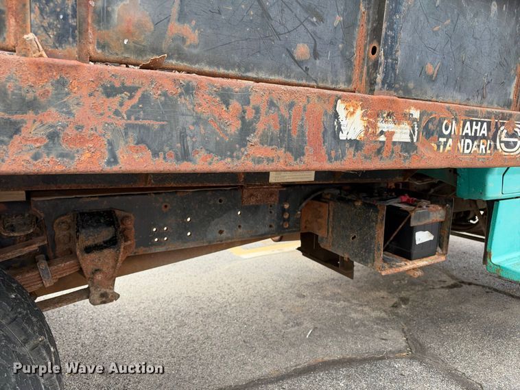 image for item EX2285 1994 Ford F700 dump flatbed truck