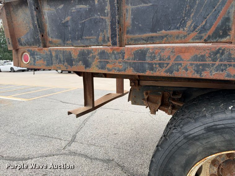 image for item EX2285 1994 Ford F700 dump flatbed truck