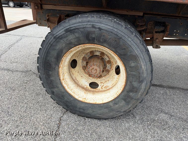 image for item EX2285 1994 Ford F700 dump flatbed truck