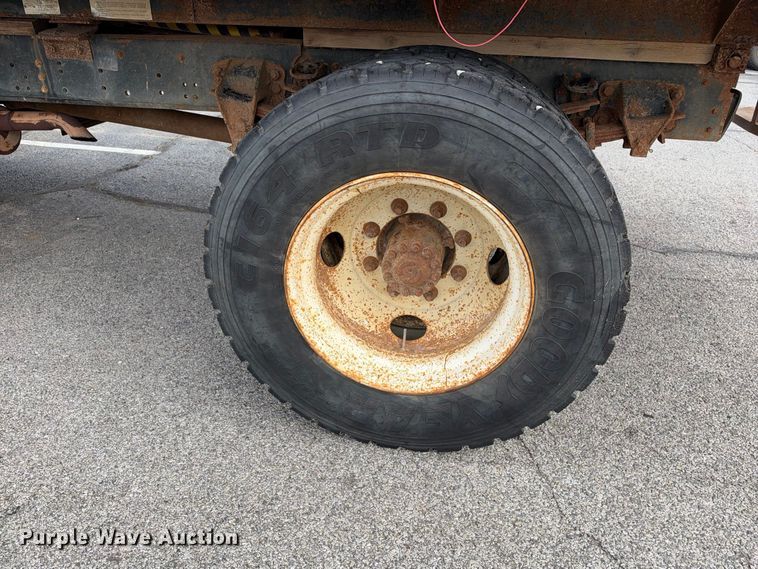 image for item EX2285 1994 Ford F700 dump flatbed truck