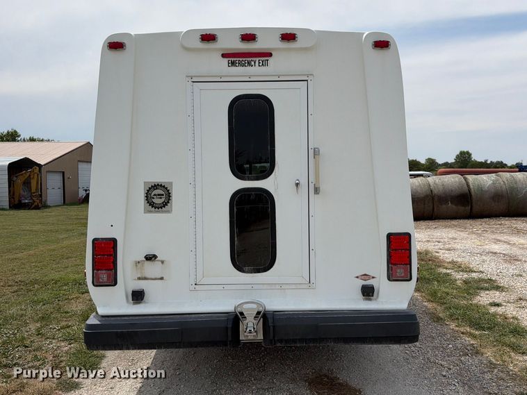 image for item EX4114 2014 Ford E450 Super Duty shuttle bus