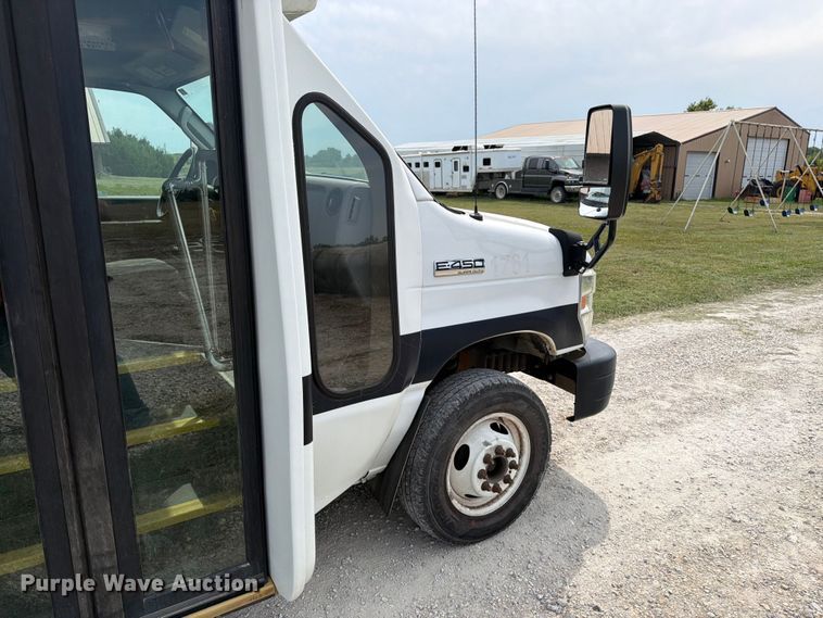 image for item EX4114 2014 Ford E450 Super Duty shuttle bus
