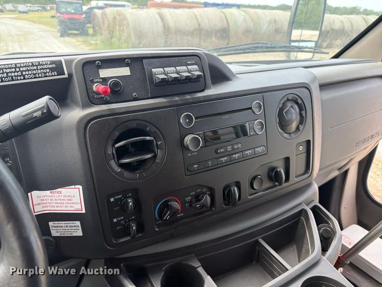 image for item EX4114 2014 Ford E450 Super Duty shuttle bus