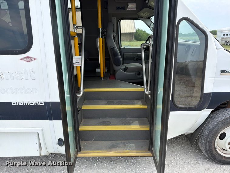 image for item EX4114 2014 Ford E450 Super Duty shuttle bus