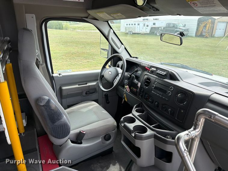 image for item EX4114 2014 Ford E450 Super Duty shuttle bus