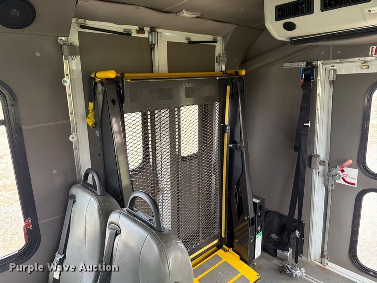image for item EX4114 2014 Ford E450 Super Duty shuttle bus