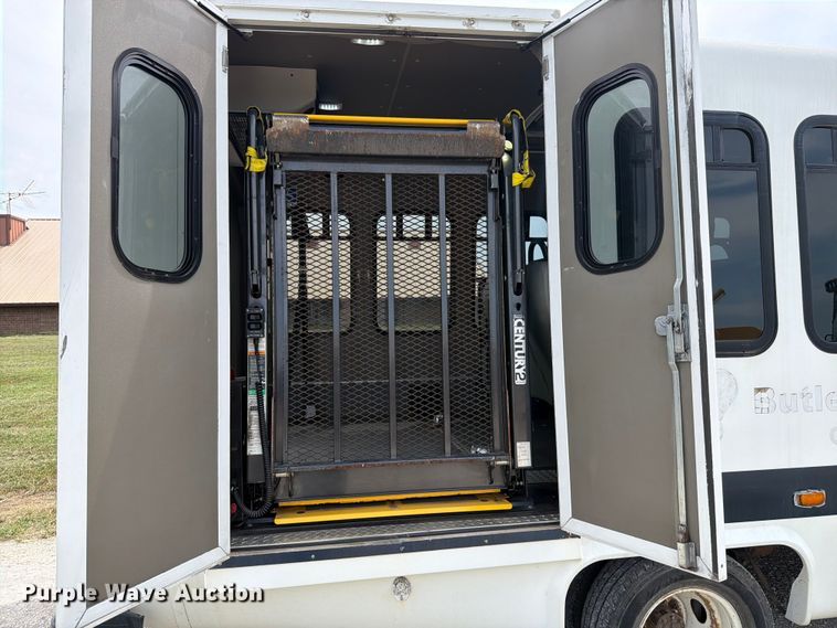 image for item EX4114 2014 Ford E450 Super Duty shuttle bus