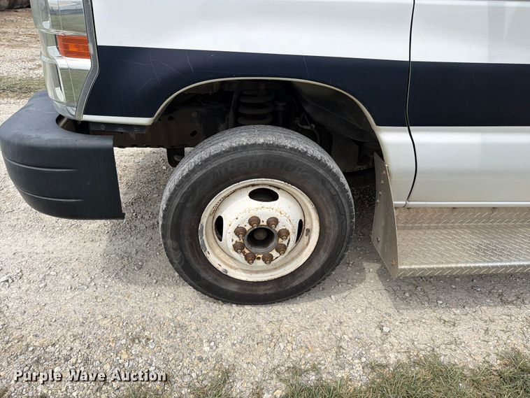 image for item EX4114 2014 Ford E450 Super Duty shuttle bus