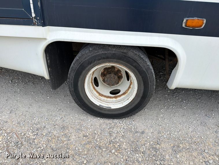 image for item EX4114 2014 Ford E450 Super Duty shuttle bus