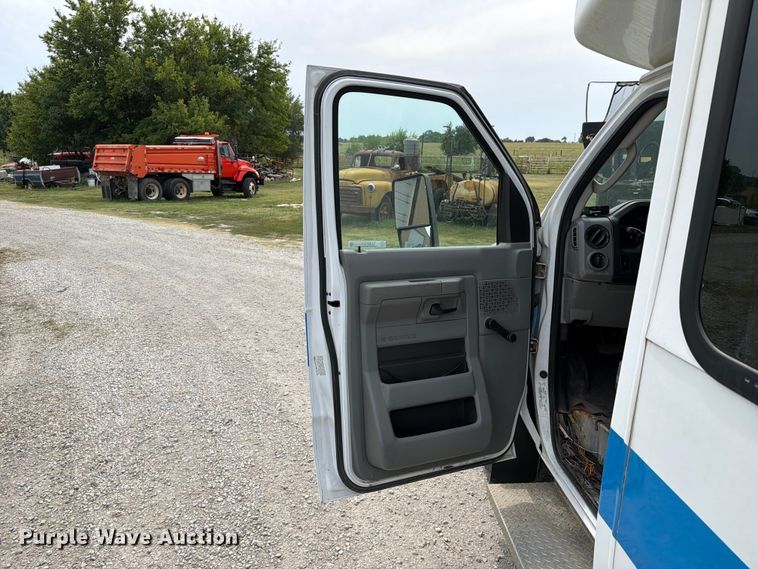 image for item EX4115 2012 Ford E350 shuttle bus