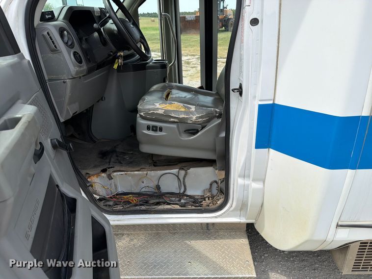 image for item EX4115 2012 Ford E350 shuttle bus