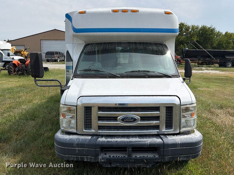 image for item EX4117 2013 Ford E450 Super Duty shuttle bus