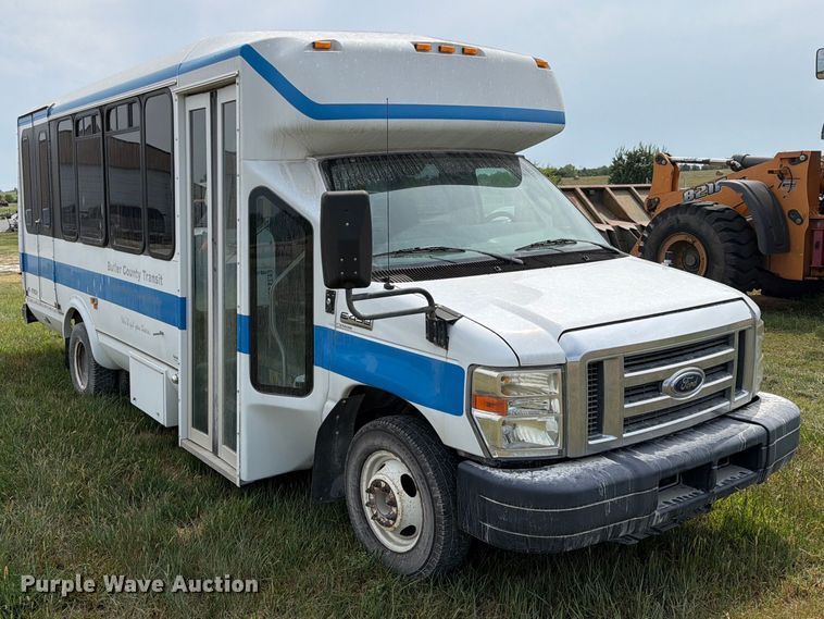 image for item EX4117 2013 Ford E450 Super Duty shuttle bus