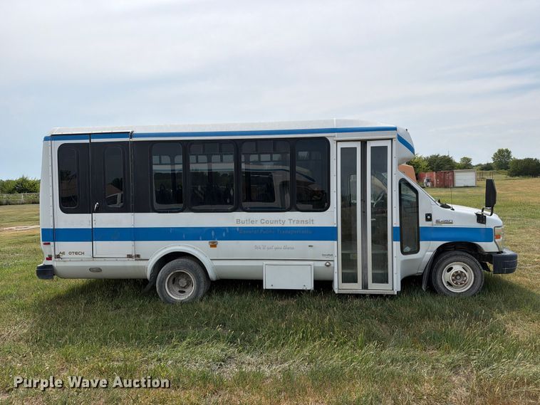 image for item EX4117 2013 Ford E450 Super Duty shuttle bus