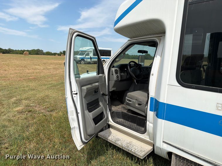 image for item EX4117 2013 Ford E450 Super Duty shuttle bus